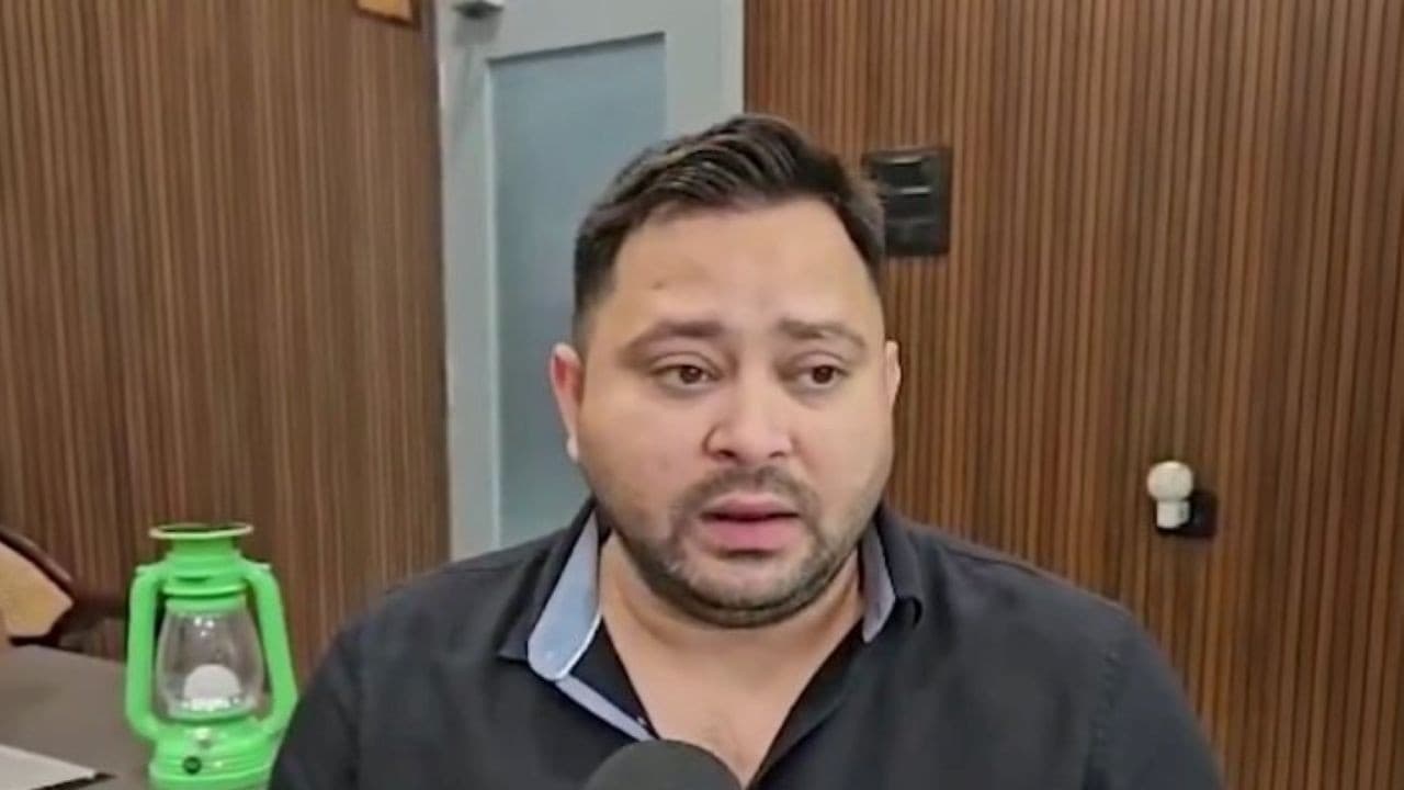 वक्फ कानून को कूड़ेदान में डालने के बयान पर तेजस्वी से क्यों भिड़ रही है भाजपा